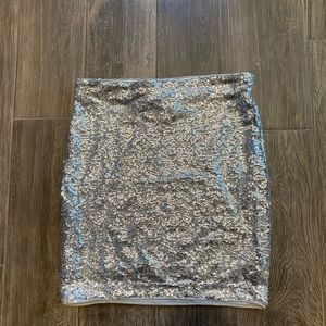 H&M size small silver sequin skirt. NWT.